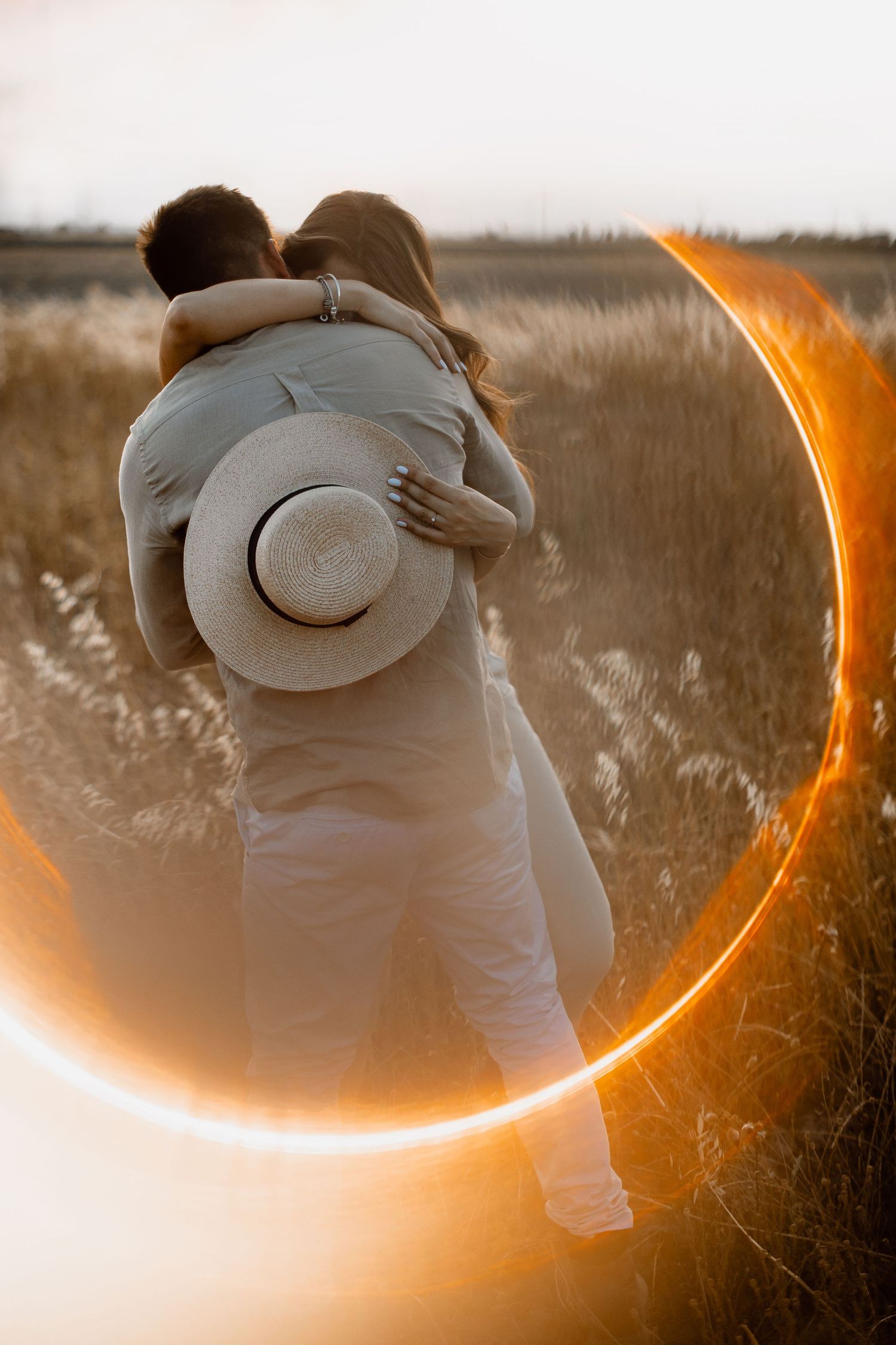 Puglia - couple - prematrimoniale - sessione di coppia - natura - bosco - piantagione di Paulonia - wedding photographer