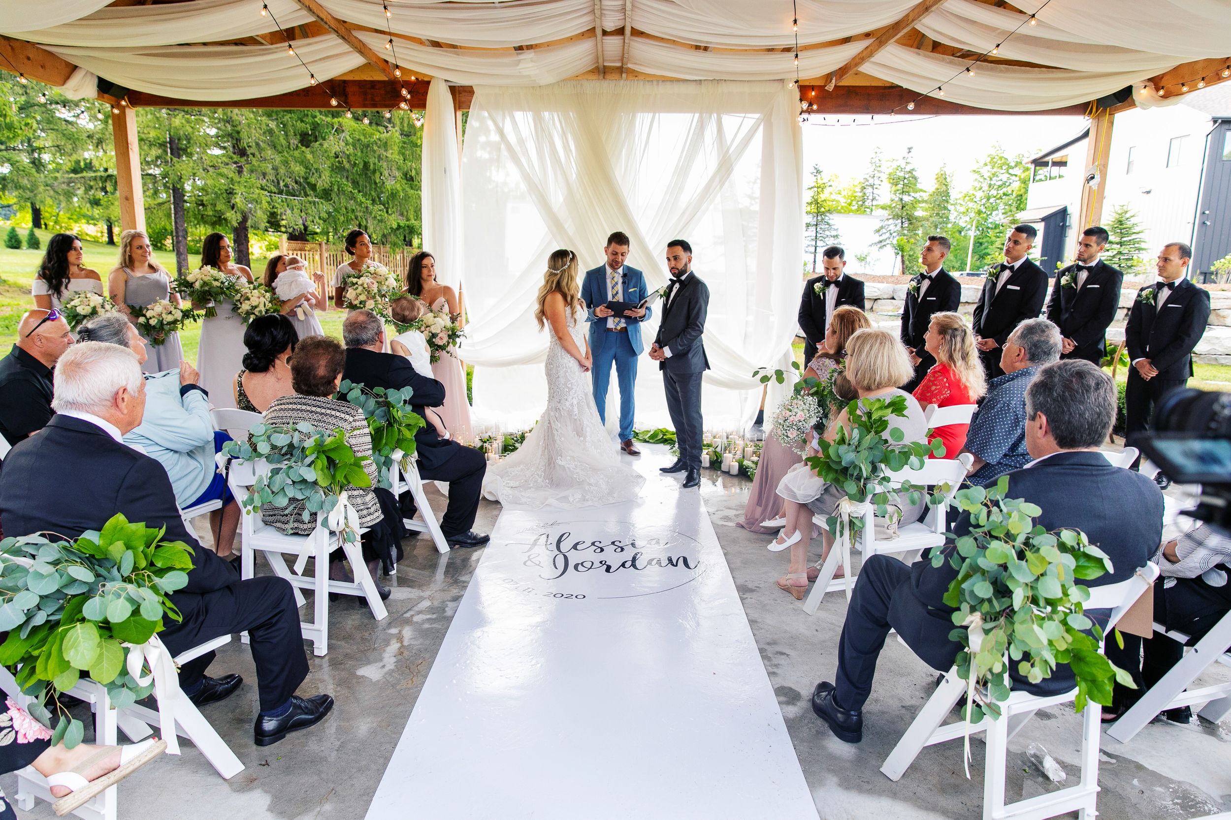 Cute and quirky little wedding in Schomberg and Arlington Estate by photographer Shawn Van Daele