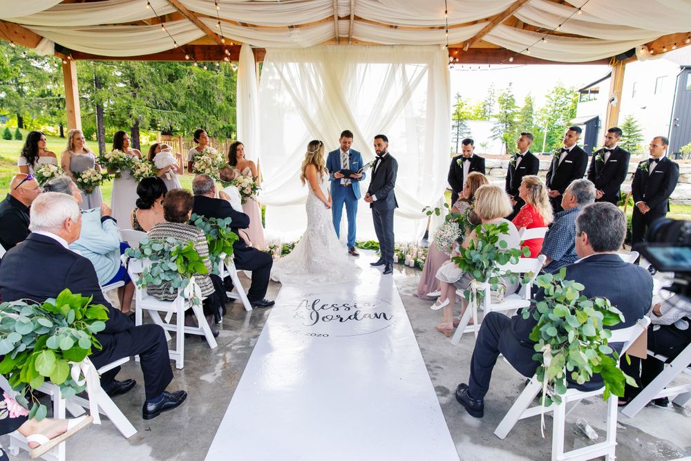 Cute and quirky little wedding in Schomberg and Arlington Estate by photographer Shawn Van Daele