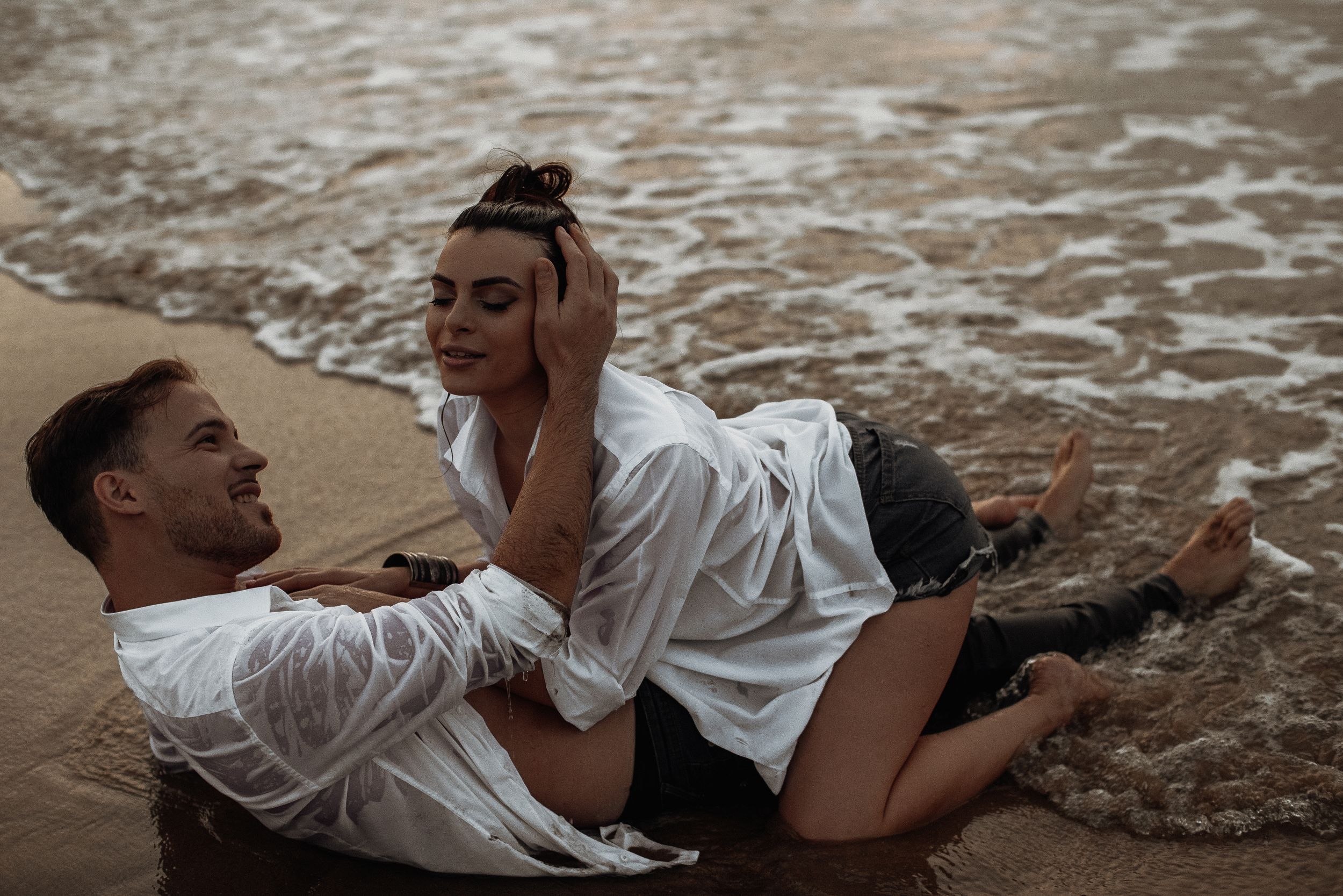 Puglia - couple - prematrimoniale - sessione di coppia - mare - spiaggia- dog - wedding photographer - matrimonio