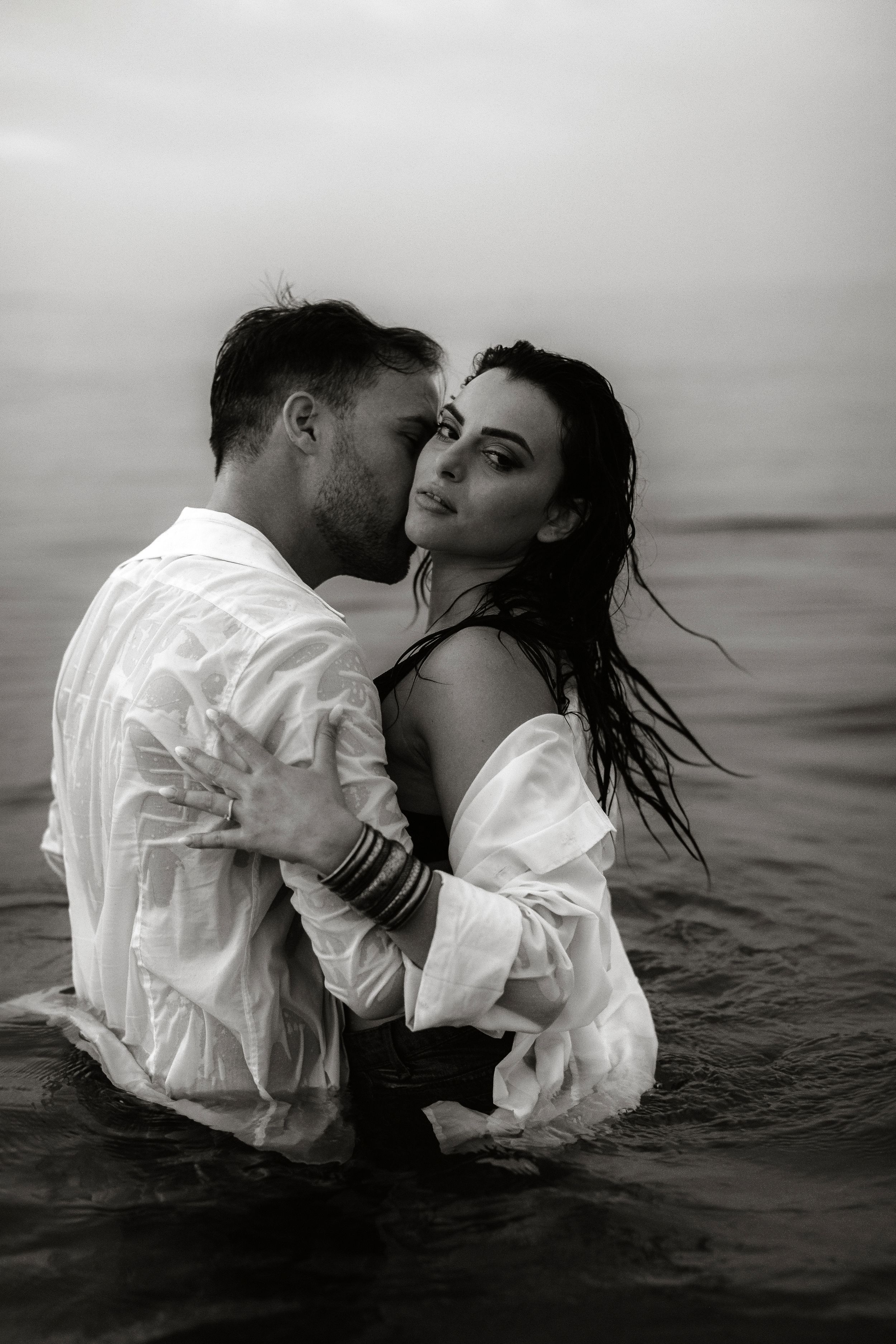 Puglia - couple - prematrimoniale - sessione di coppia - mare - spiaggia- dog - wedding photographer - matrimonio