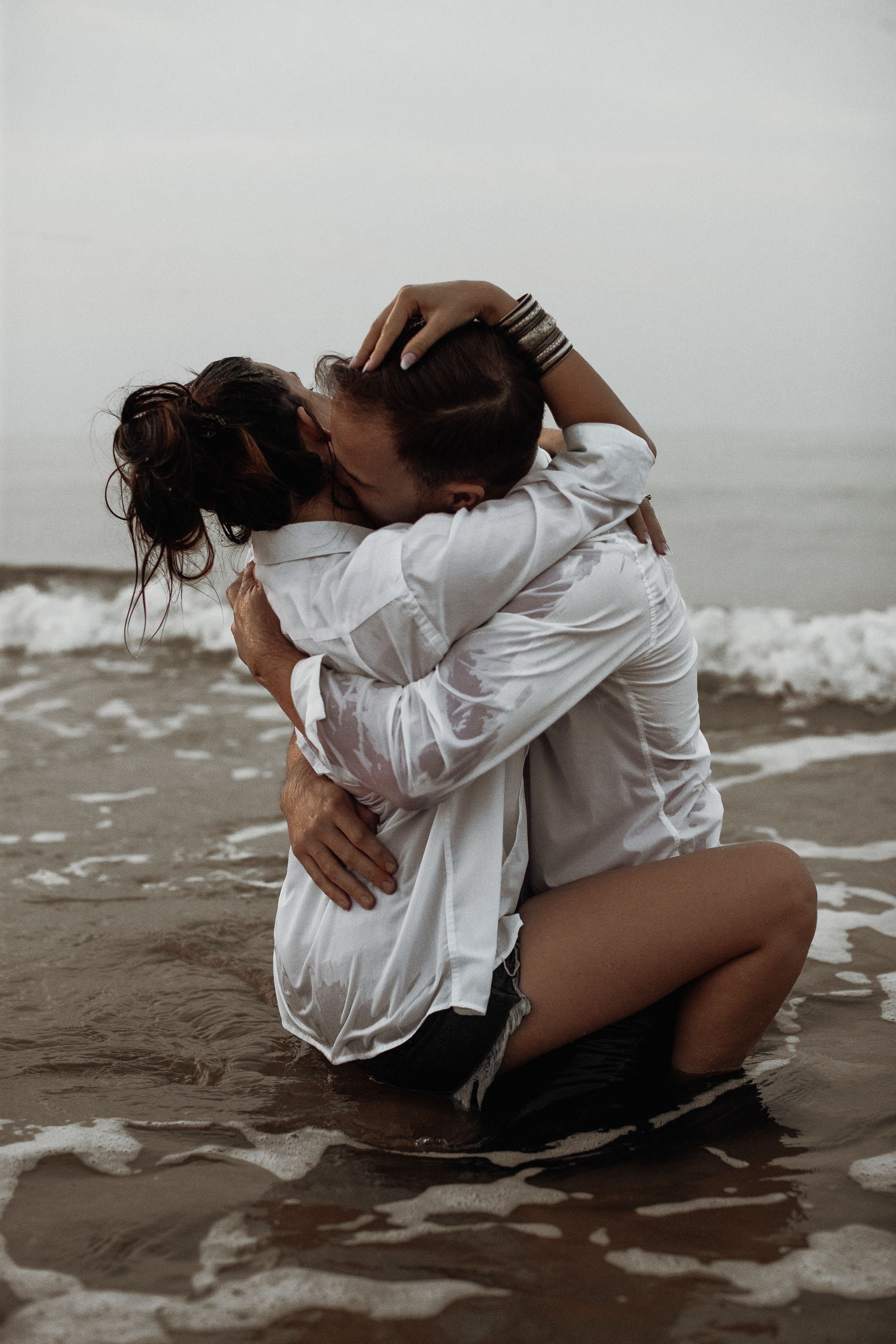 Puglia - couple - prematrimoniale - sessione di coppia - mare - spiaggia- dog - wedding photographer - matrimonio