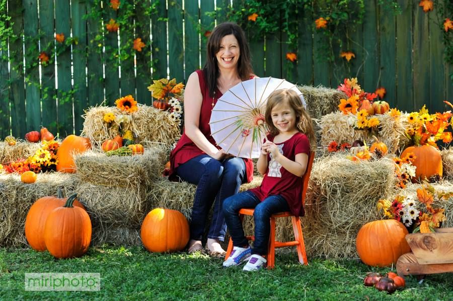 Harvest portraits with mom and daughter