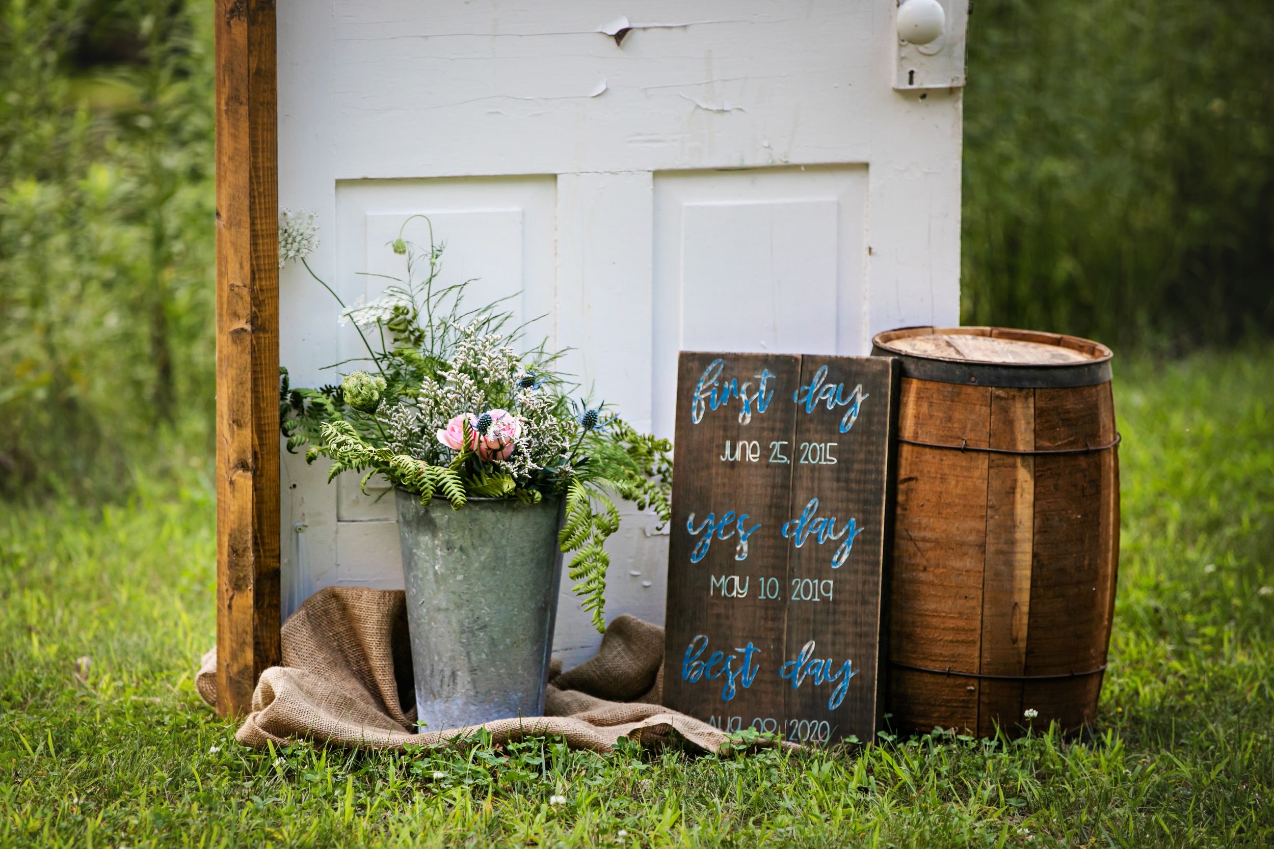 Charming rustic backyard wedding in Mount Brydges Ontario by London photographer Shawn Van Daele