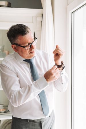Wir fotografieren eure Hochzeit vom Getting-Ready bis zum First dance um Mitternacht. Eure Hochzeitsfotografen.