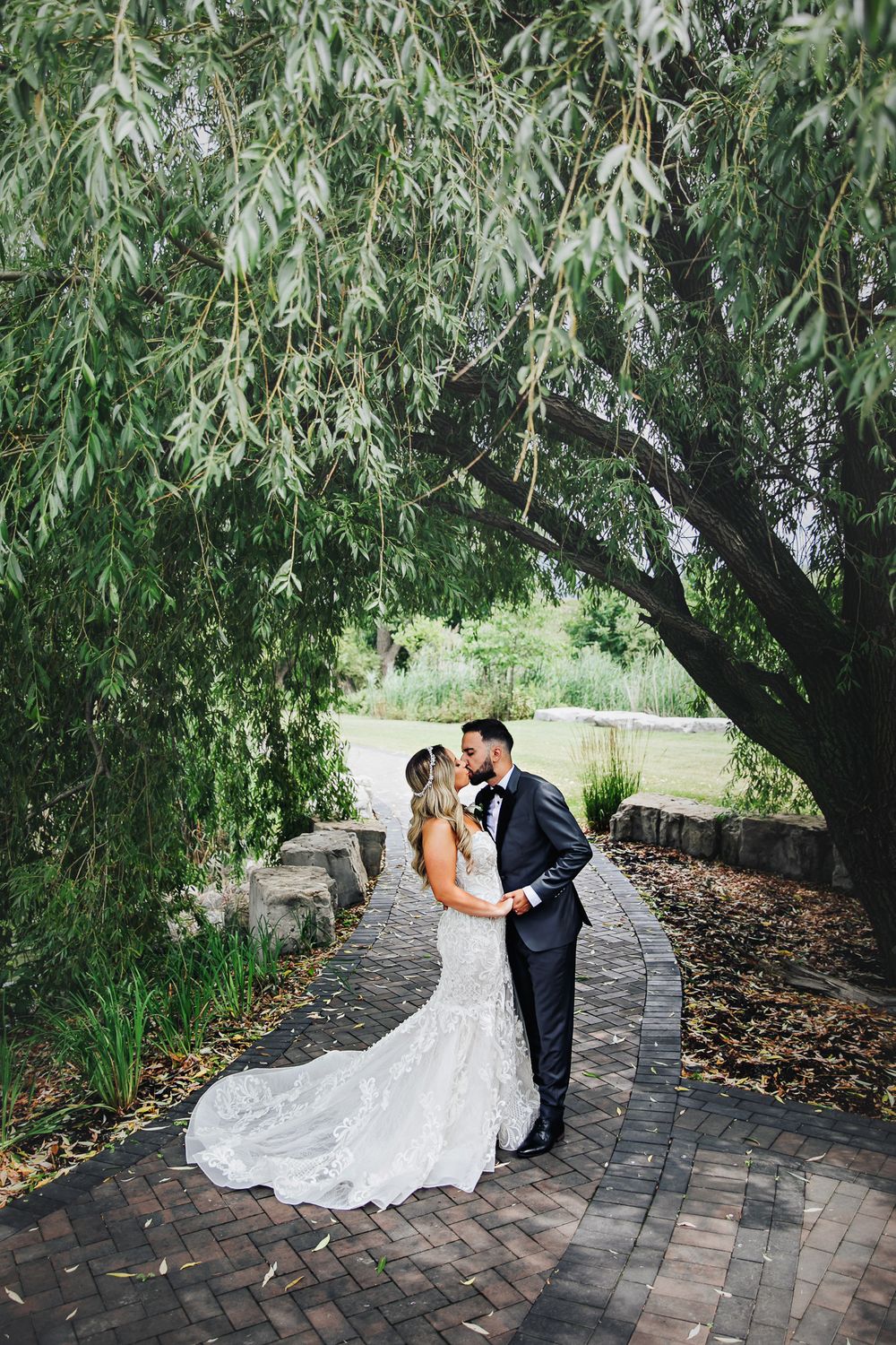 Cute and quirky little wedding in Schomberg and Arlington Estate by photographer Shawn Van Daele