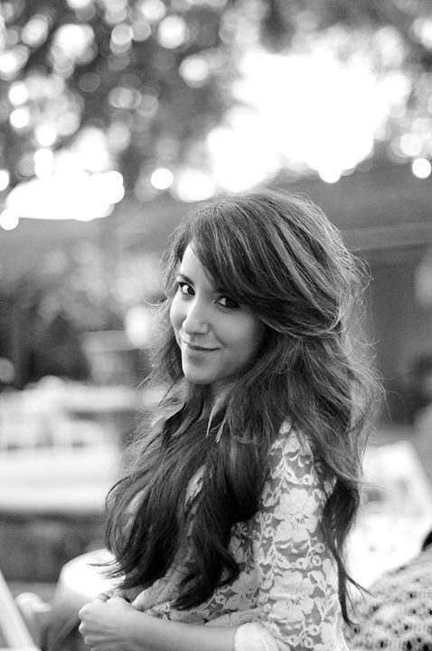light and airy photographer, portrait of nikki mcleay photography, natural photos, unposed posed photography