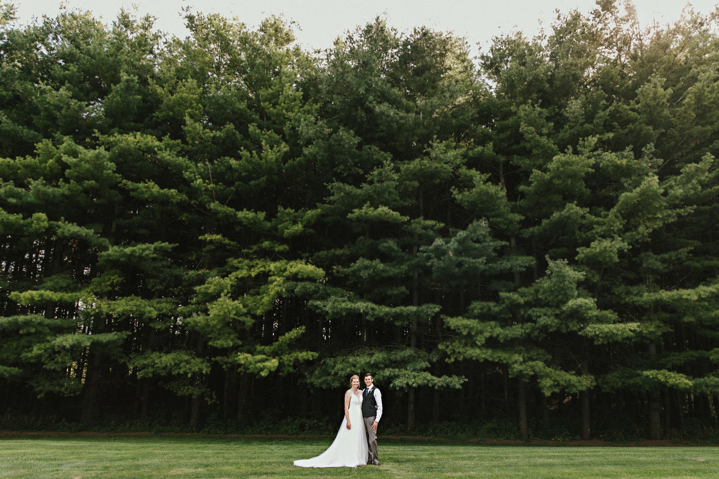 Charming rustic backyard wedding in Mount Brydges Ontario by London photographer Shawn Van Daele