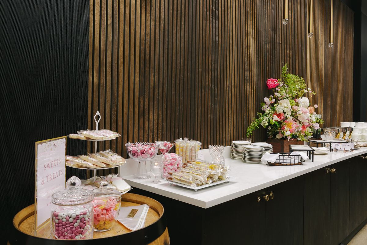 Champagne and brunch spread at an all-women baby shower event in Williamsburg by NYC Baby Shower Photographer Paula Brearley