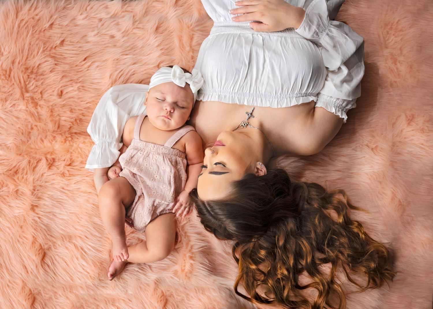 Carlsbad NM, Artesia NM, Roswell NM, Hobbs, NM newborn photography session. Newborn Photographer, Baby and family pictures. Newborn studio.