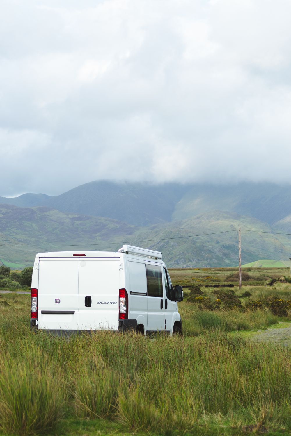 Clool Lough road trip irlande van