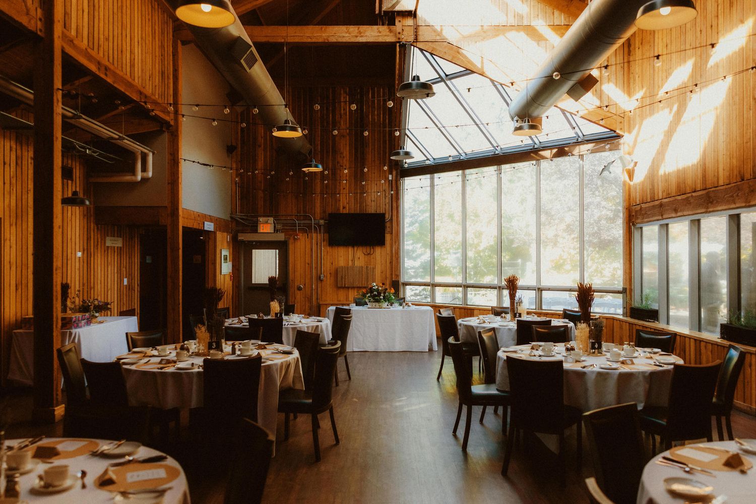 Chic wedding cake and head table styling at Calgary Zoo, documented by a Calgary wedding photographer with an eye for detail.