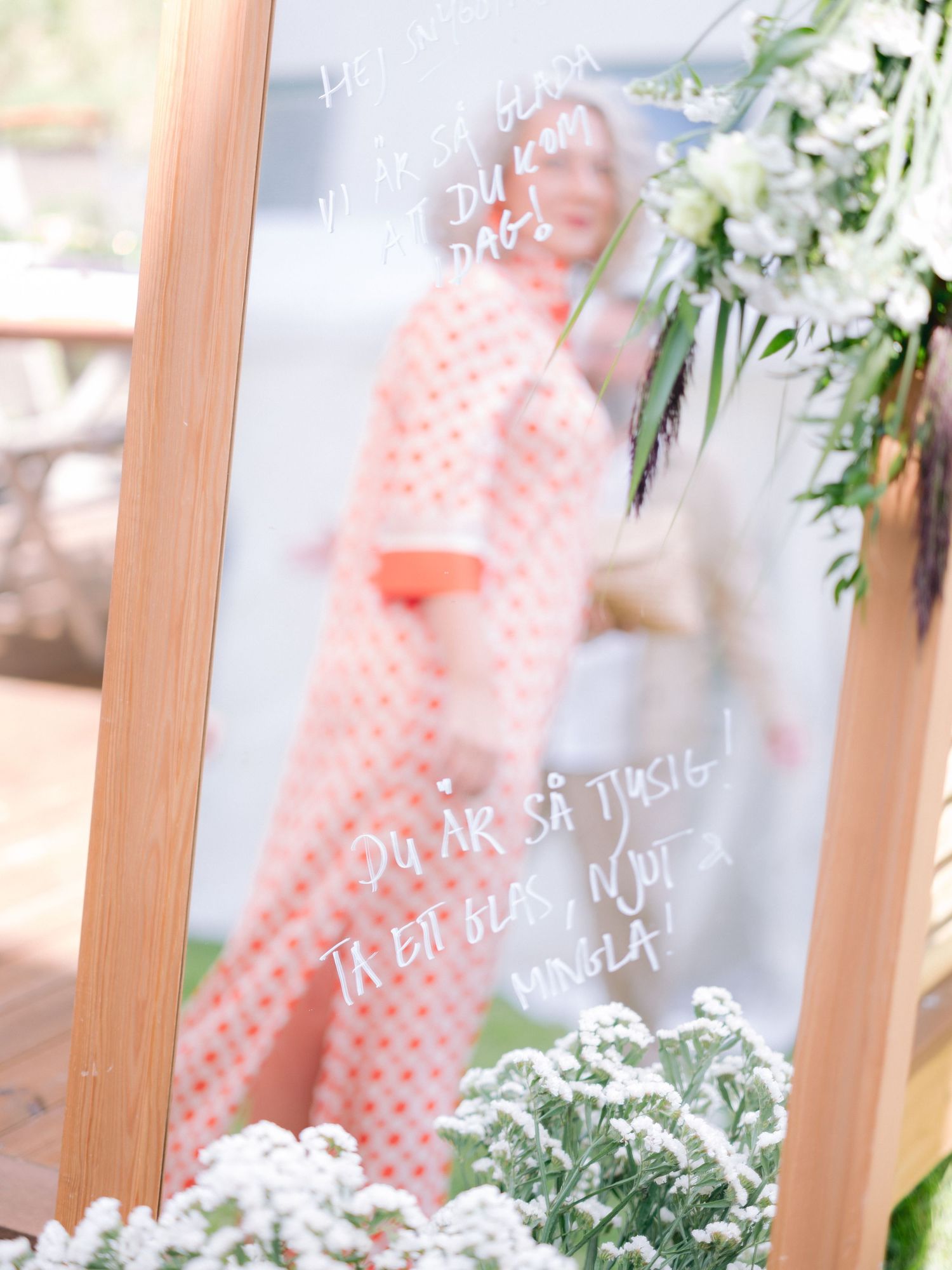 Photo of a mirror image.