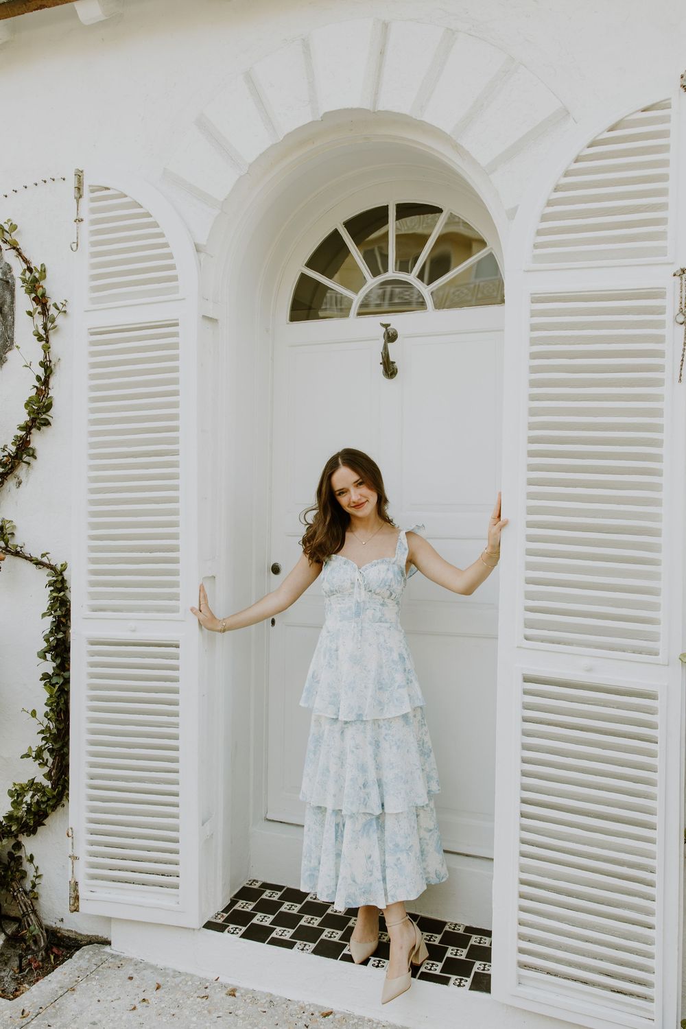 Senior graduation photos on Palm Beach Island off of Major Alley captured by Lindsay McDow Photography