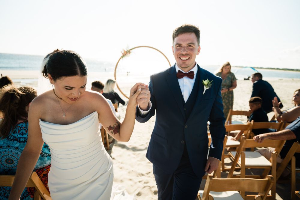 couples getting married at an airbnb in oregon