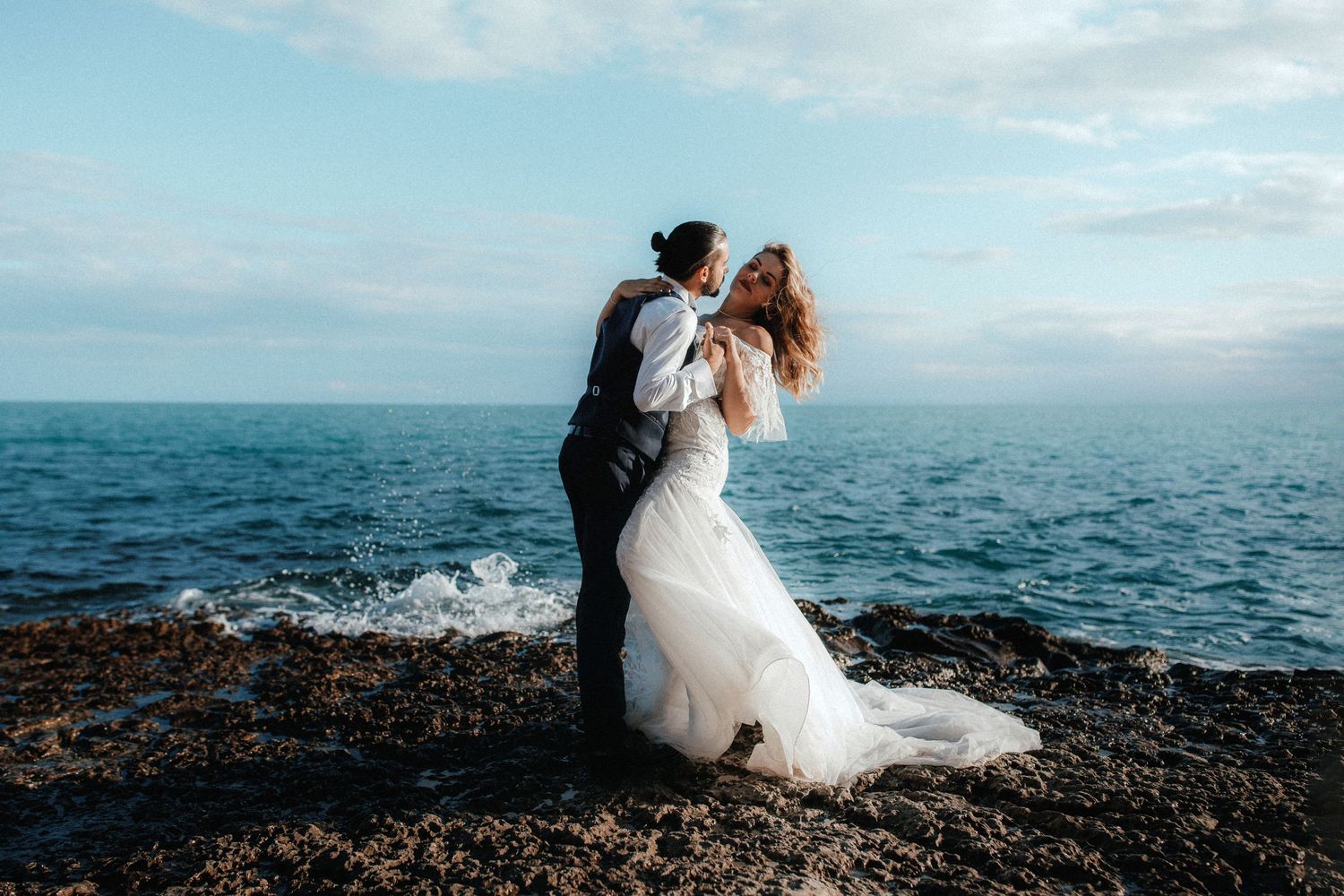 Puglia - couple - prematrimoniale - sessione di coppia - natura - mare - spiaggia- wedding photographer - matrimonio