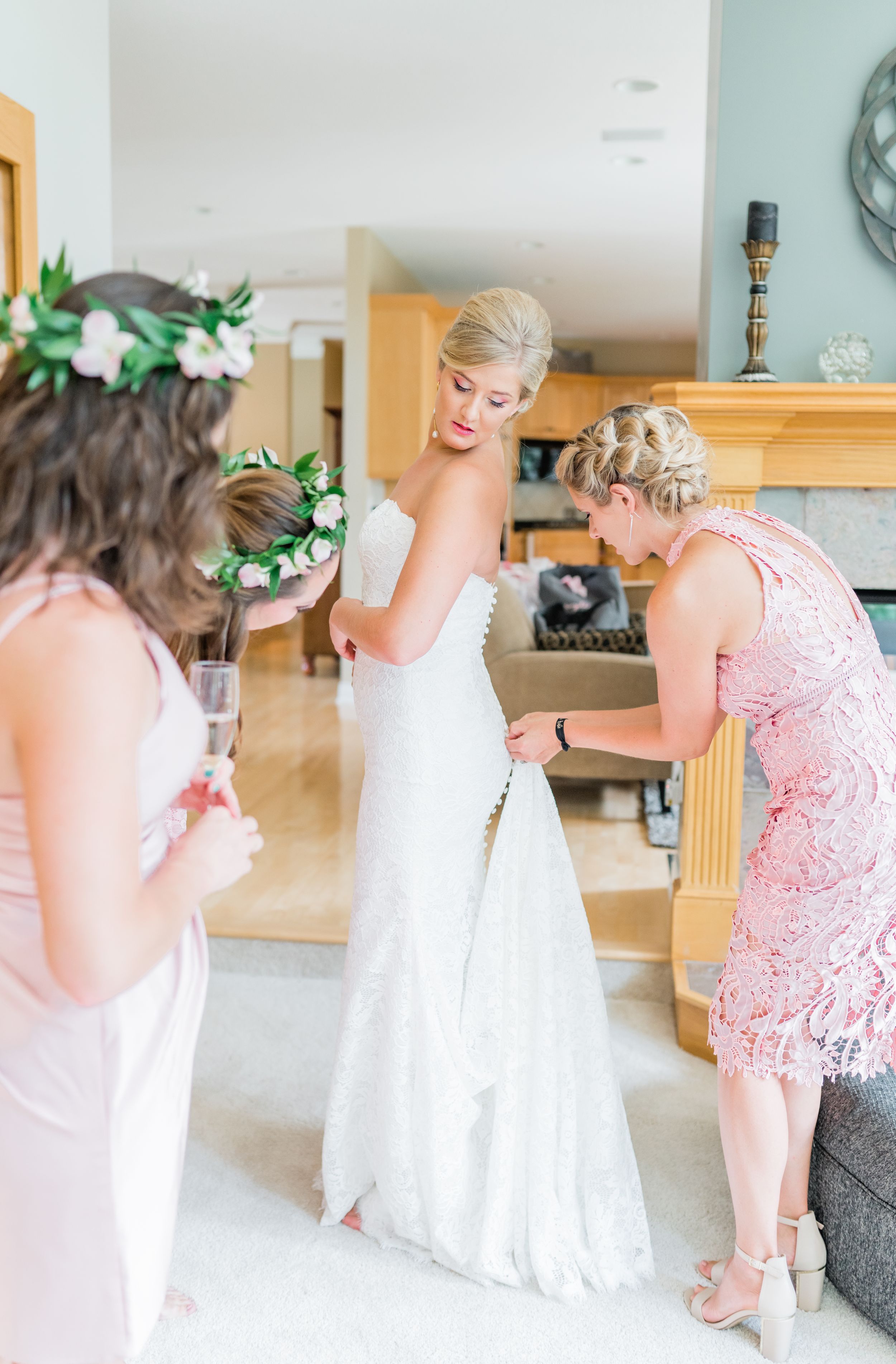 Des Moines light and airy wedding photography at Hyperion Golf Club in