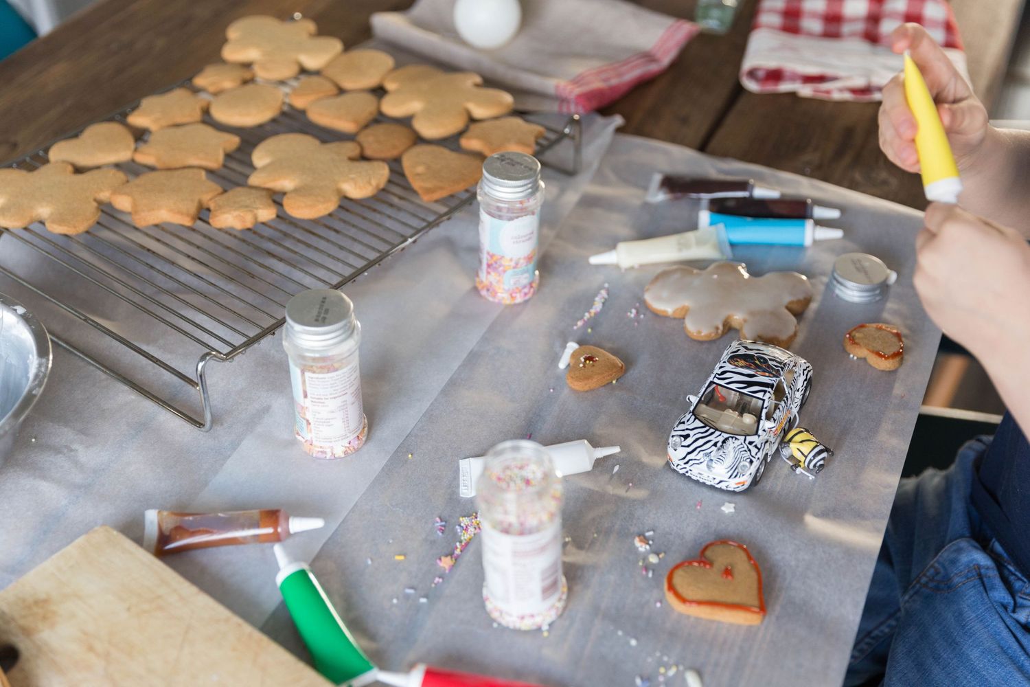 decorating Christmas cookies with toddler