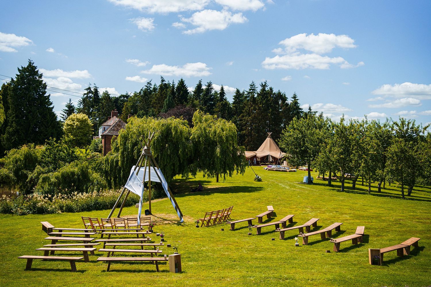 the orchard at munsley outdoor wedding ceremony