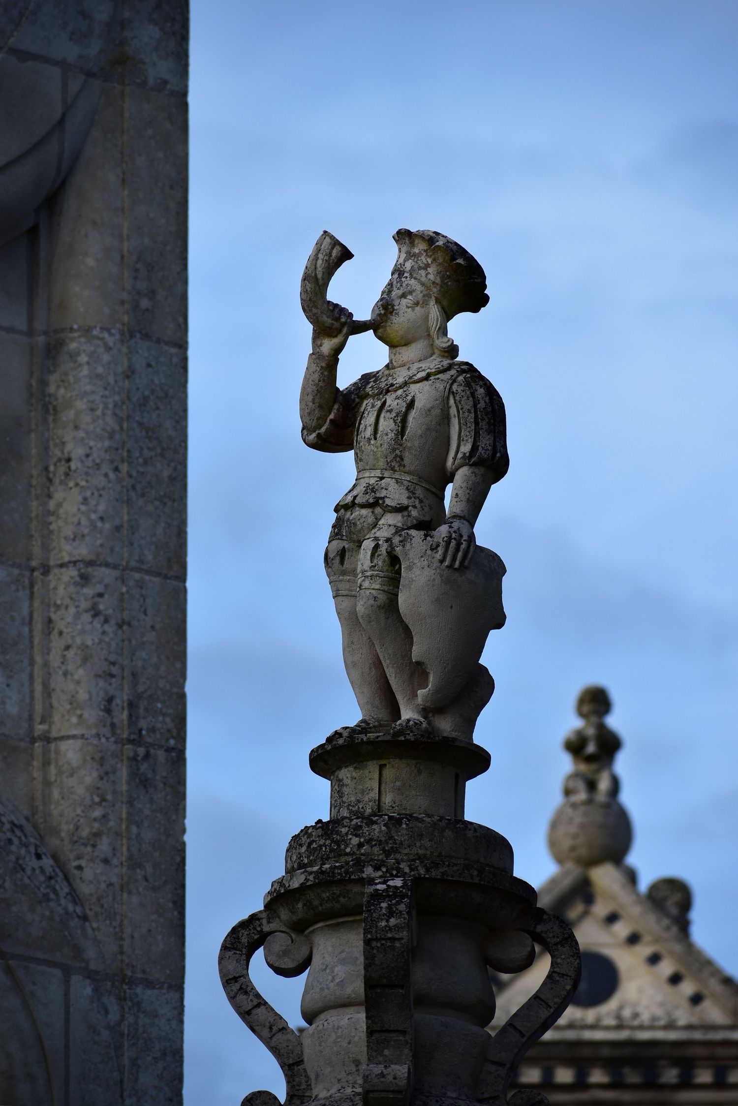 Musicien sculpté au château de Chambord / Région Centre Val de Loire