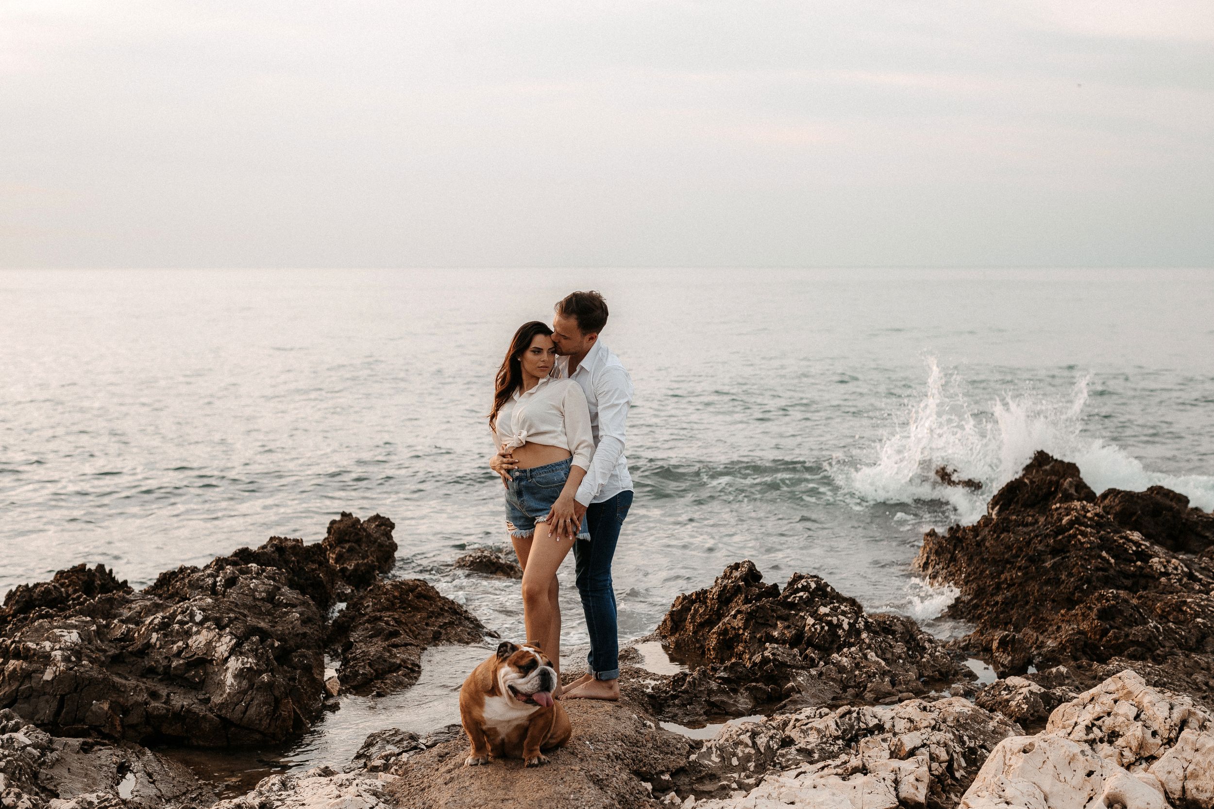 Puglia - couple - prematrimoniale - sessione di coppia - mare - spiaggia- dog - wedding photographer - matrimonio