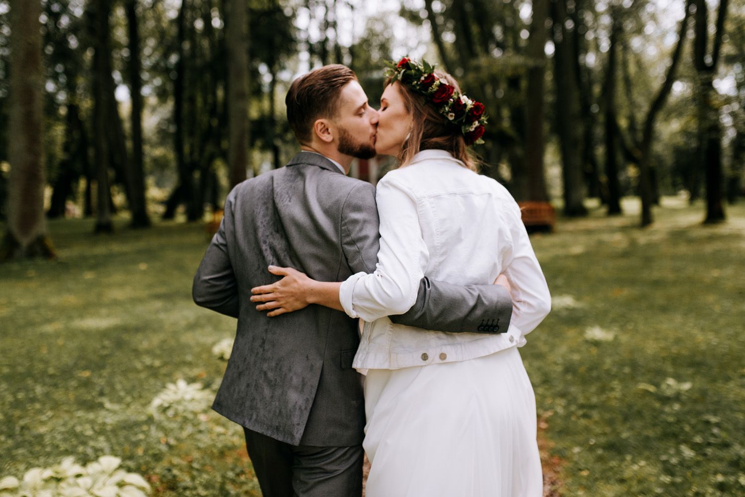 Kāzu fotosesija Ungurmuiža kāzu fotogrāfs kāzas Cēsīs kāzu foto