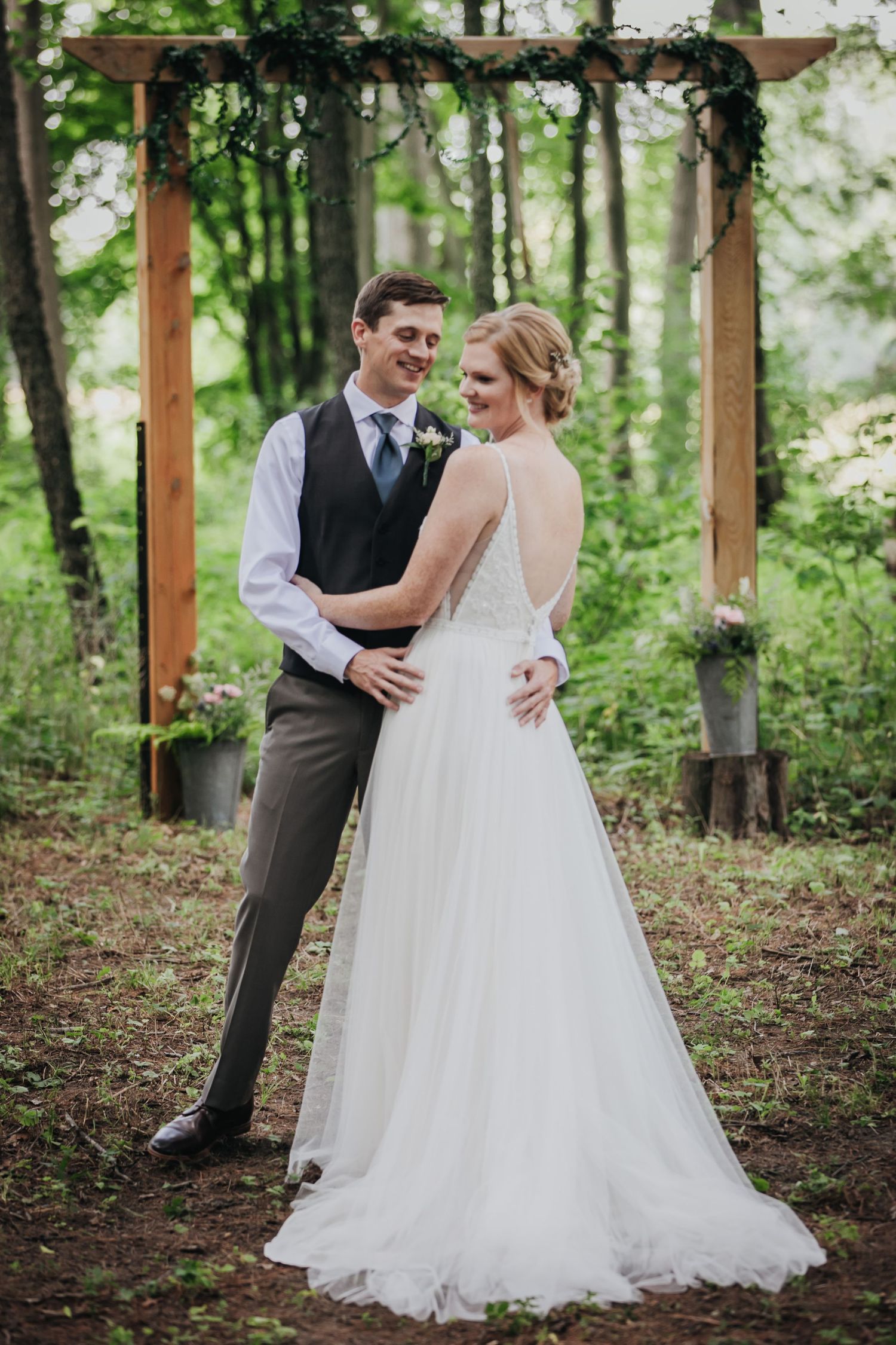 Charming rustic backyard wedding in Mount Brydges Ontario by London photographer Shawn Van Daele