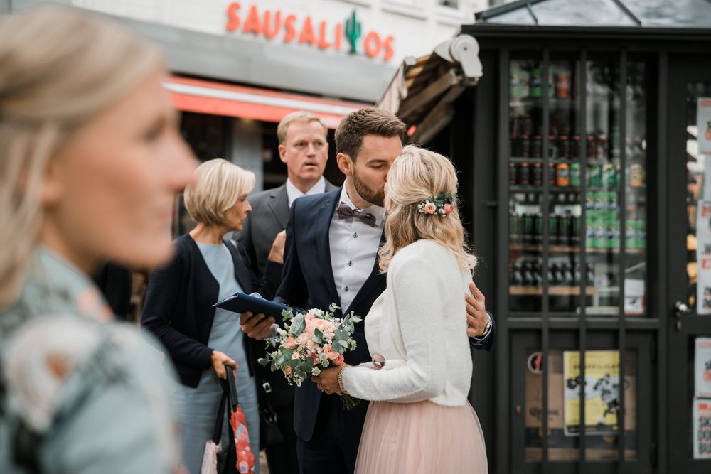 Weißer Saal Rathaus Aachen Trauung Hochzeit Hochzeitsfotograf herrundfrauk