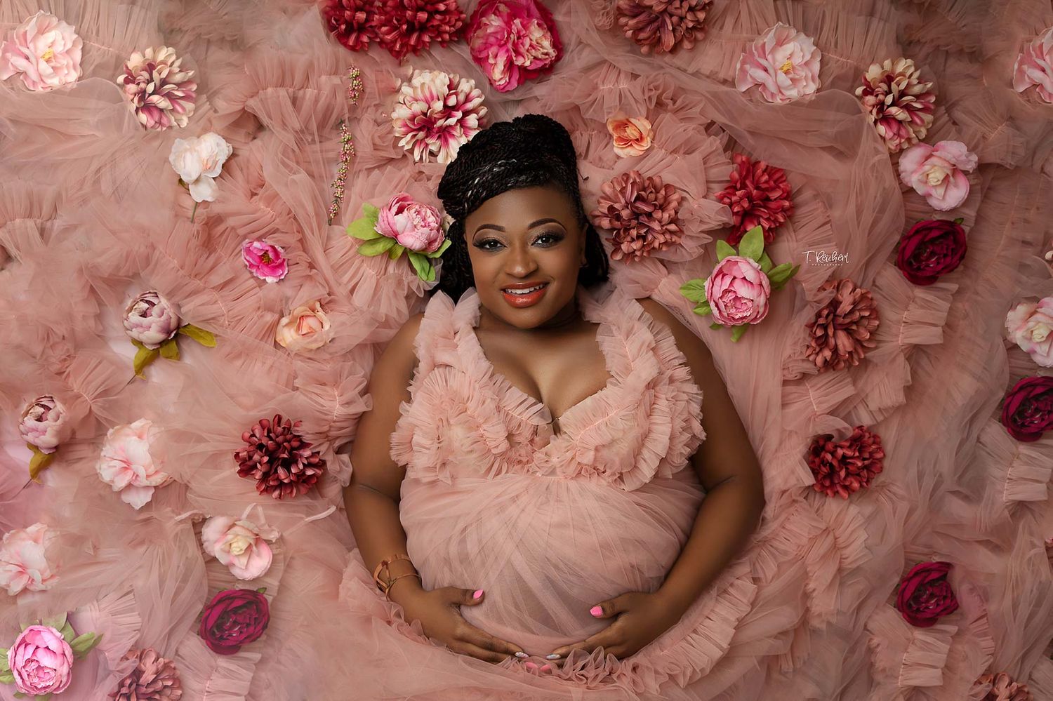 black female photographer kansas city best maternity newborn