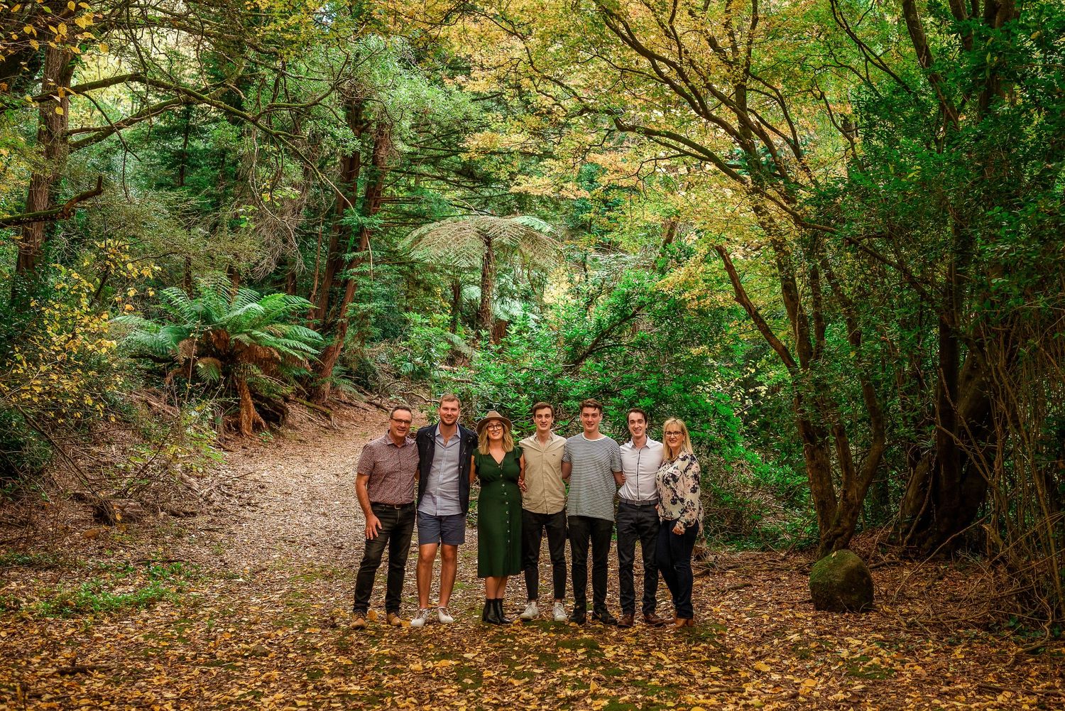 Extended family Autumn photos by Kate Cashin Photography.