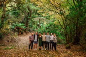 Extended family Autumn photos by Kate Cashin Photography.