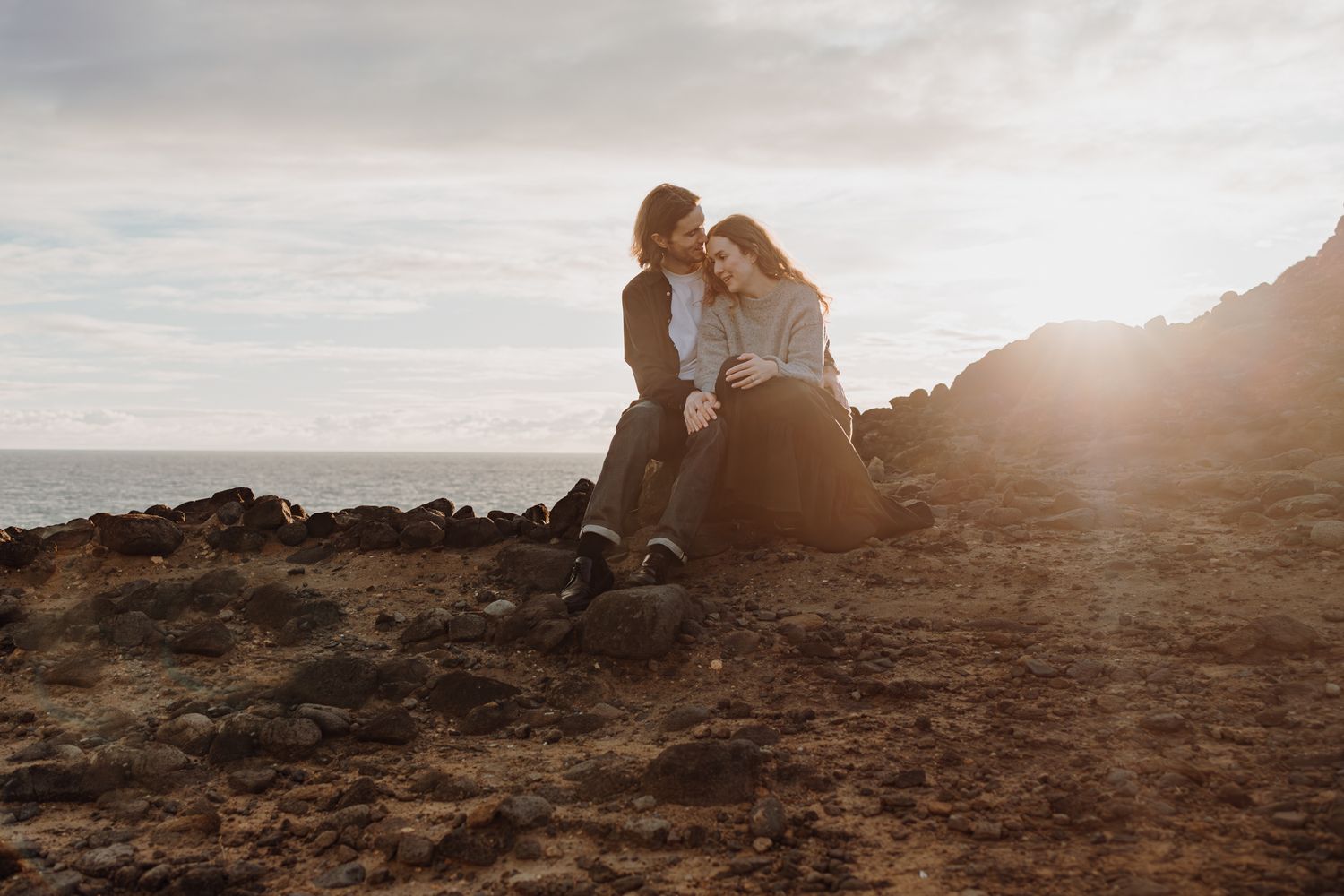 A couple and a stunning sunset in Piha with Apertured Media-Auckland Wedding and Elopement Photographer