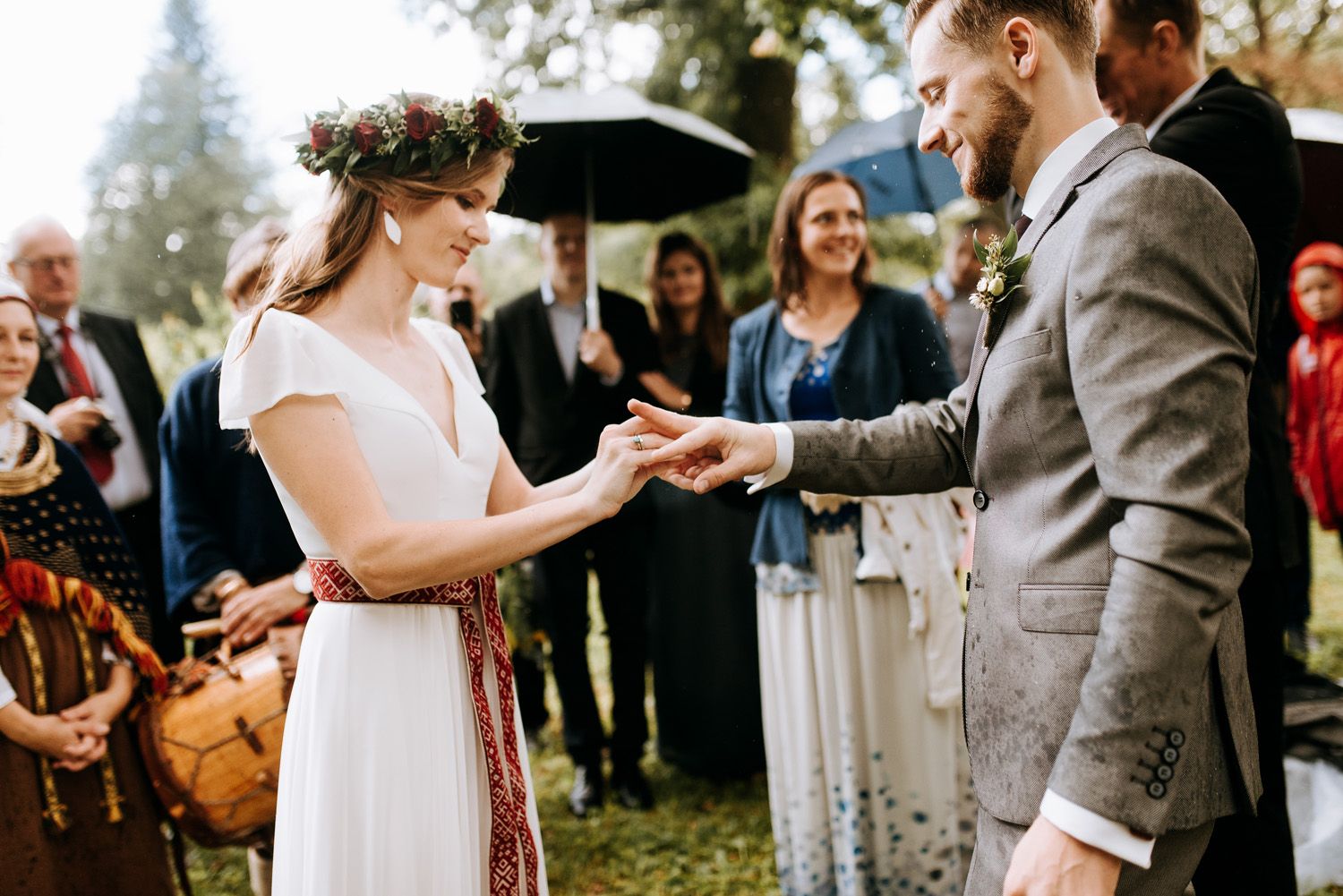 Kāzu tradīcijas mūsdienās senlatviešu kāzas vedības līdzināšana