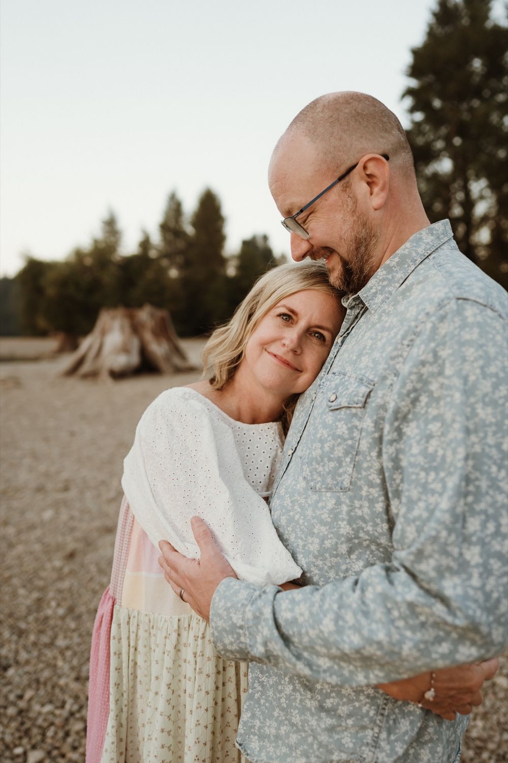 Female leaning against husband chest at Rattlesnake Lake Seattle family photographer