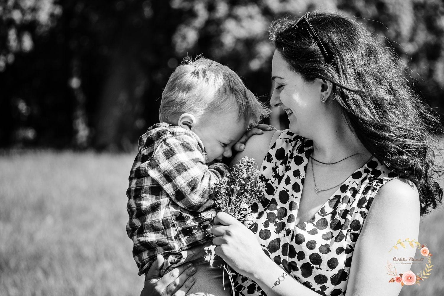Familien Fotoshooting in Wien und Mödling, Austria. Happy family of mother and baby son in Lower Austria photoshoot