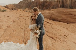 Elopement vs Wedding: Reasons to Elope