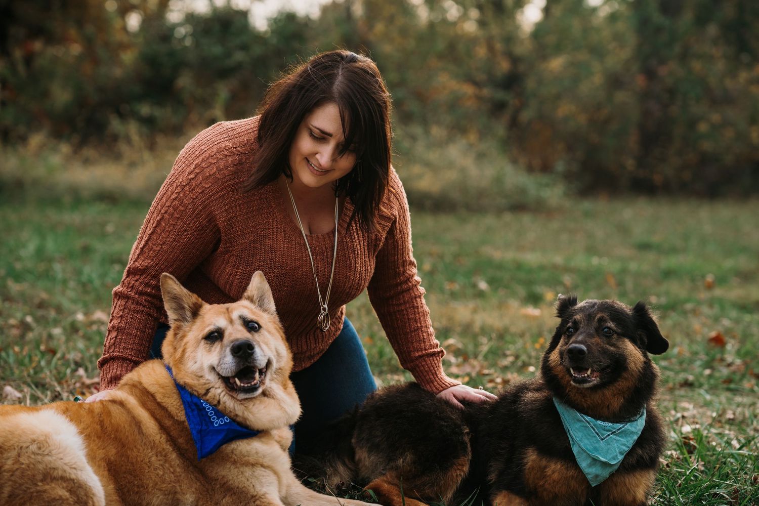 Family pet photographer in Cincinnati Oh Dog pictures Dayton Ohio Couples photography near me