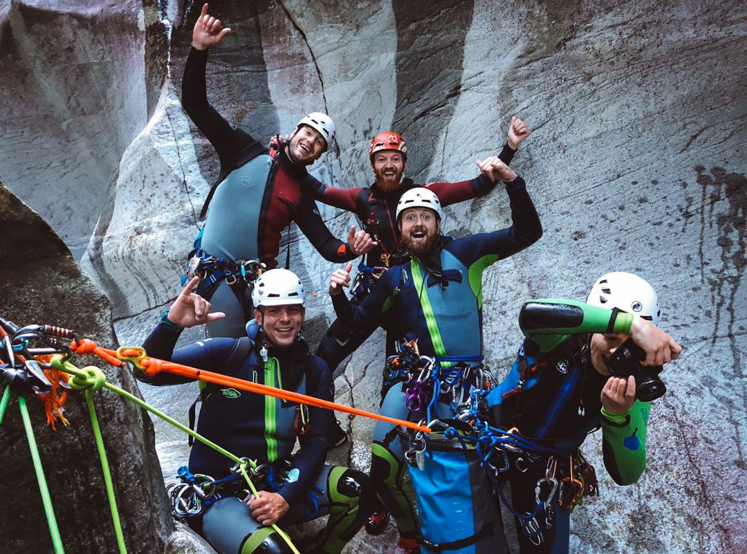 Friends canyoning switzerland