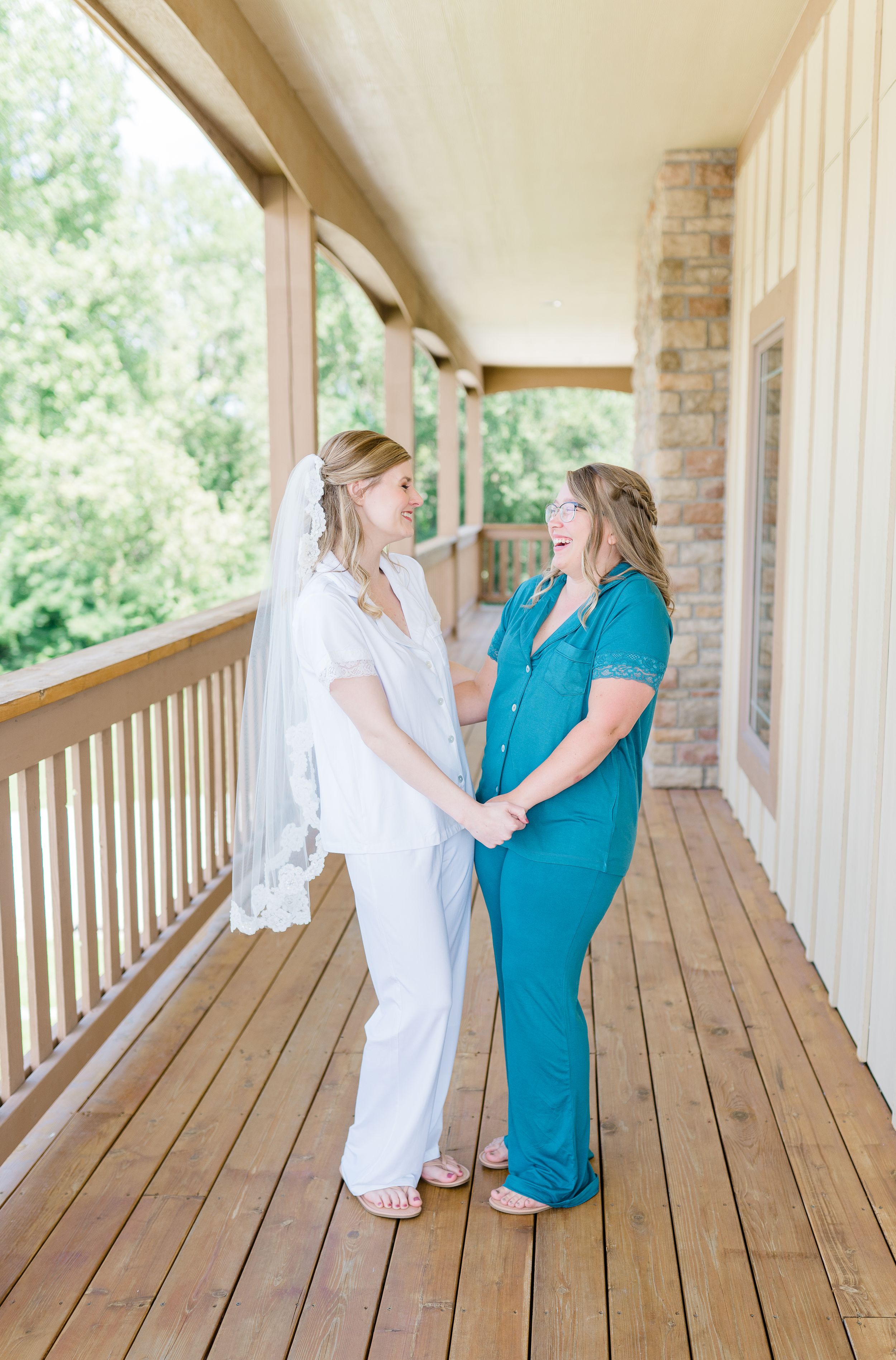 Light and airy wedding photography at The Chateau at White Oak Chateau in Cambridge, I