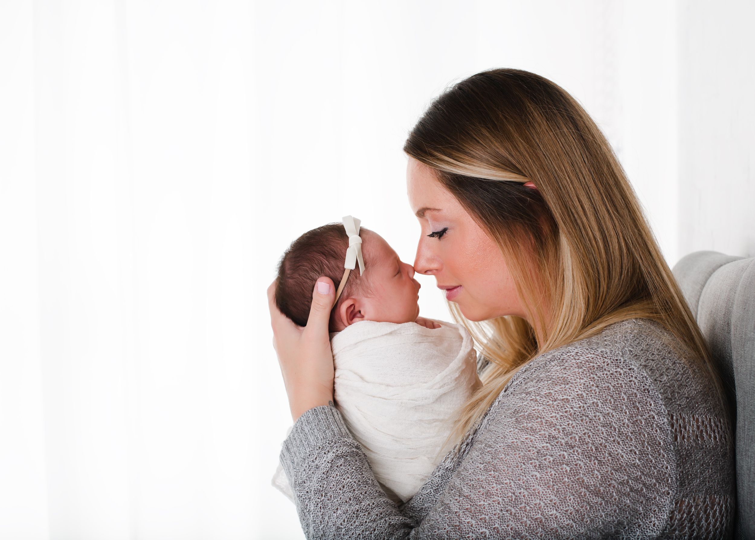 Newborn & Mom snuggling - Penticton BC