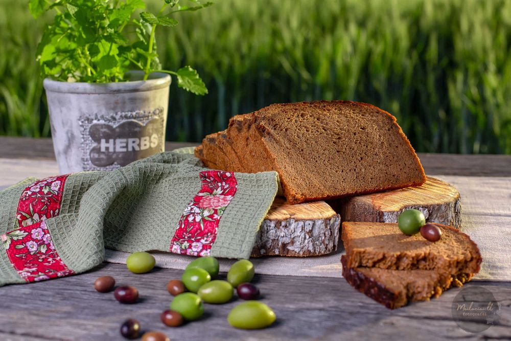 Juoda balta duona įvaizdinis maisto produkcijos fotografavimas Regimantas Meilutis