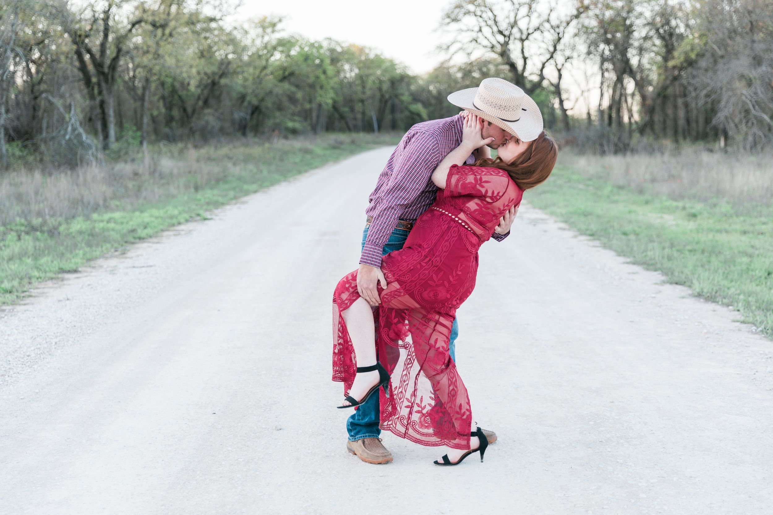 Texas-Spring-Engagement-Black-Creek-Lake