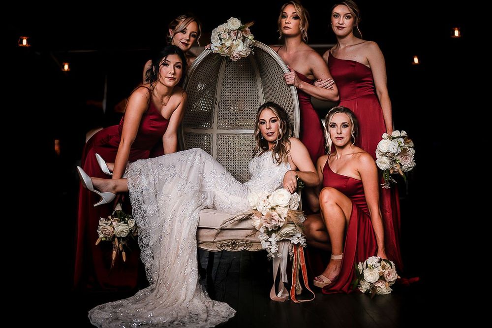 Bride and bridemaids posed and captured by Mississippi wedding photographer at Storyhouse