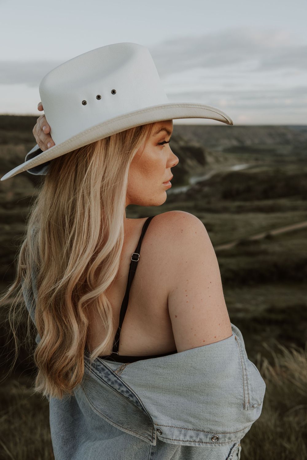 maternity photoshoot badlands alberta
