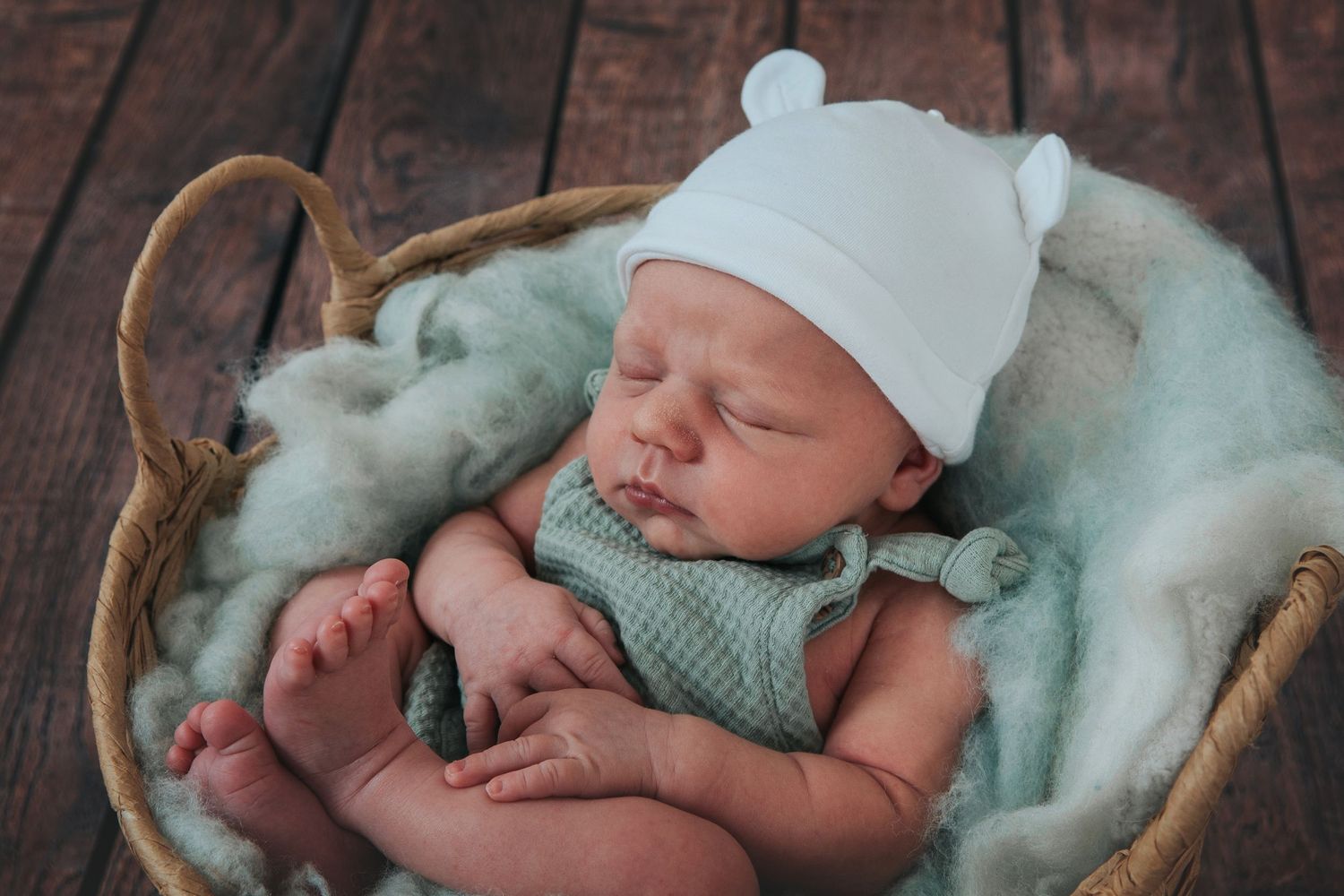 Newborn baby in basket by Devon newborn photographer Melanie Barnfield