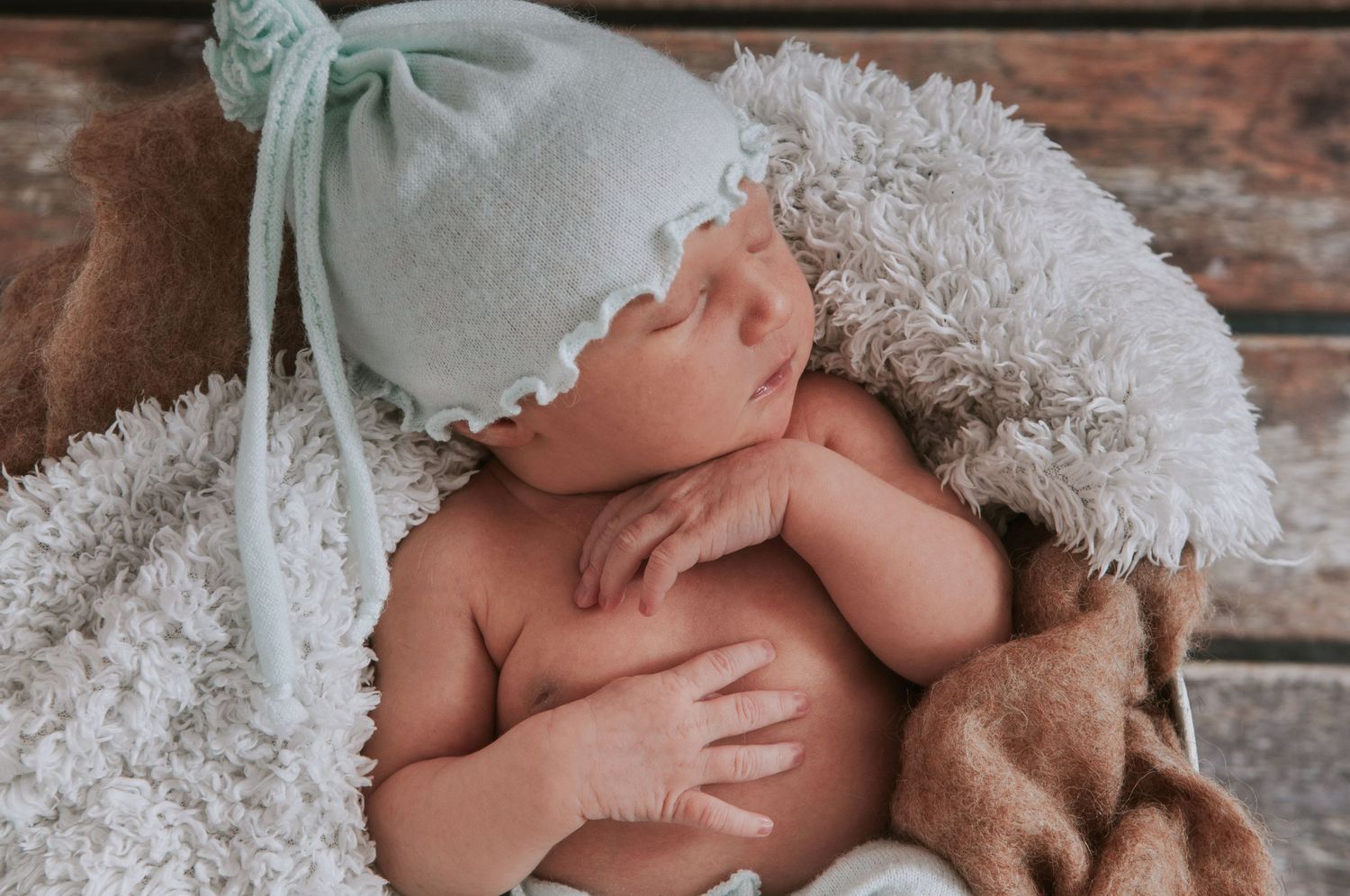 Beautiful newborn photographer by devon photographer Melanie Barnfield