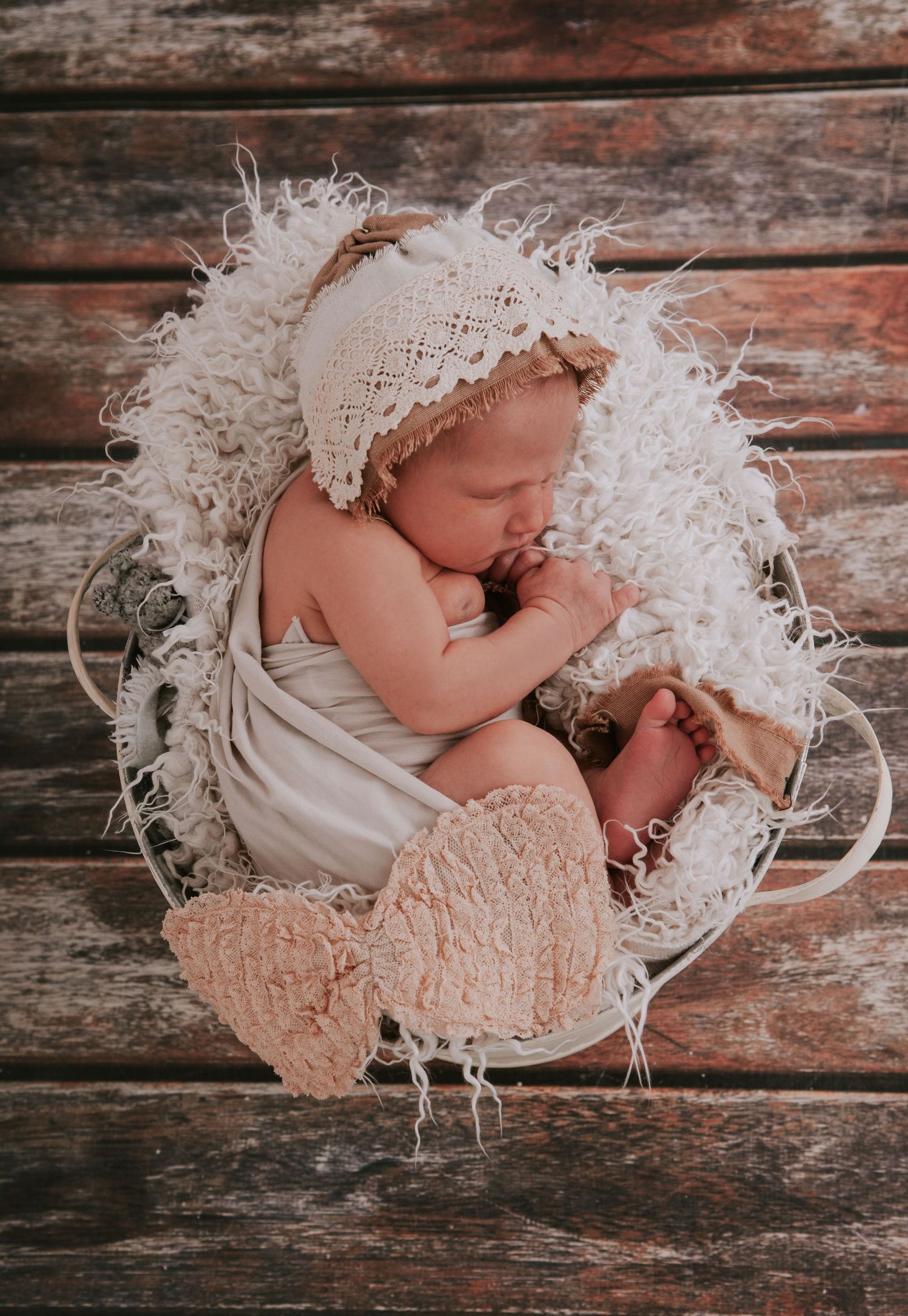 Beautiful newborn photographer by devon photographer Melanie Barnfield