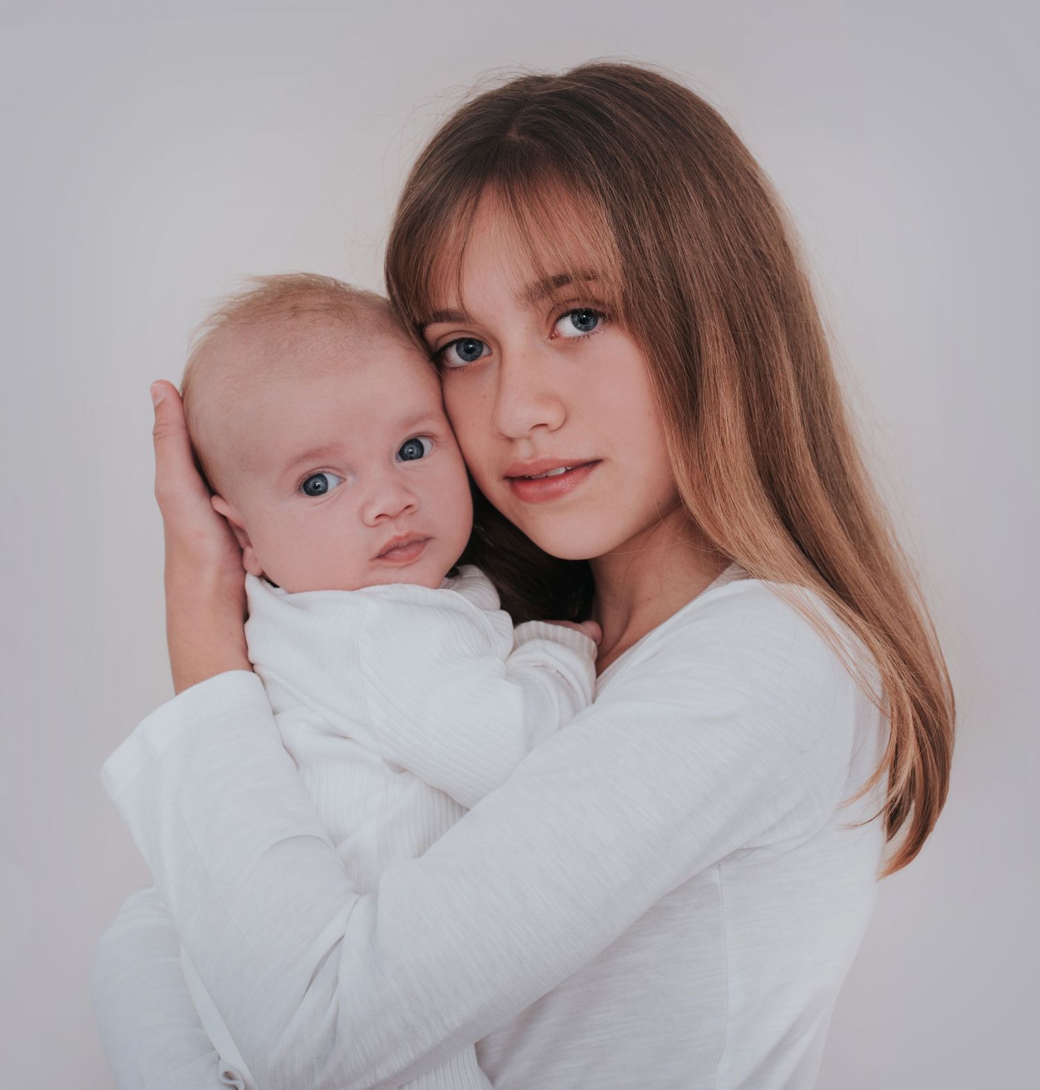 Gorgeous newborn and sister portrait by devon photographer Melanie Barnfield