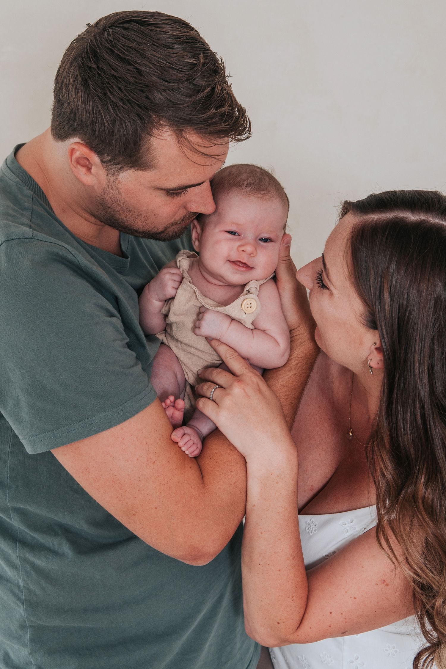 Family snuggles by devon based photographer Melanie Barnfield