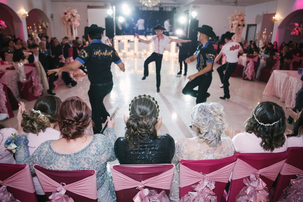 Salon de Eventos Los Cristales Event Center. Roma, Texas